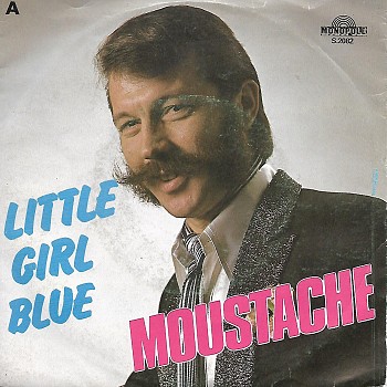 foto van Little girl blue van Moustache